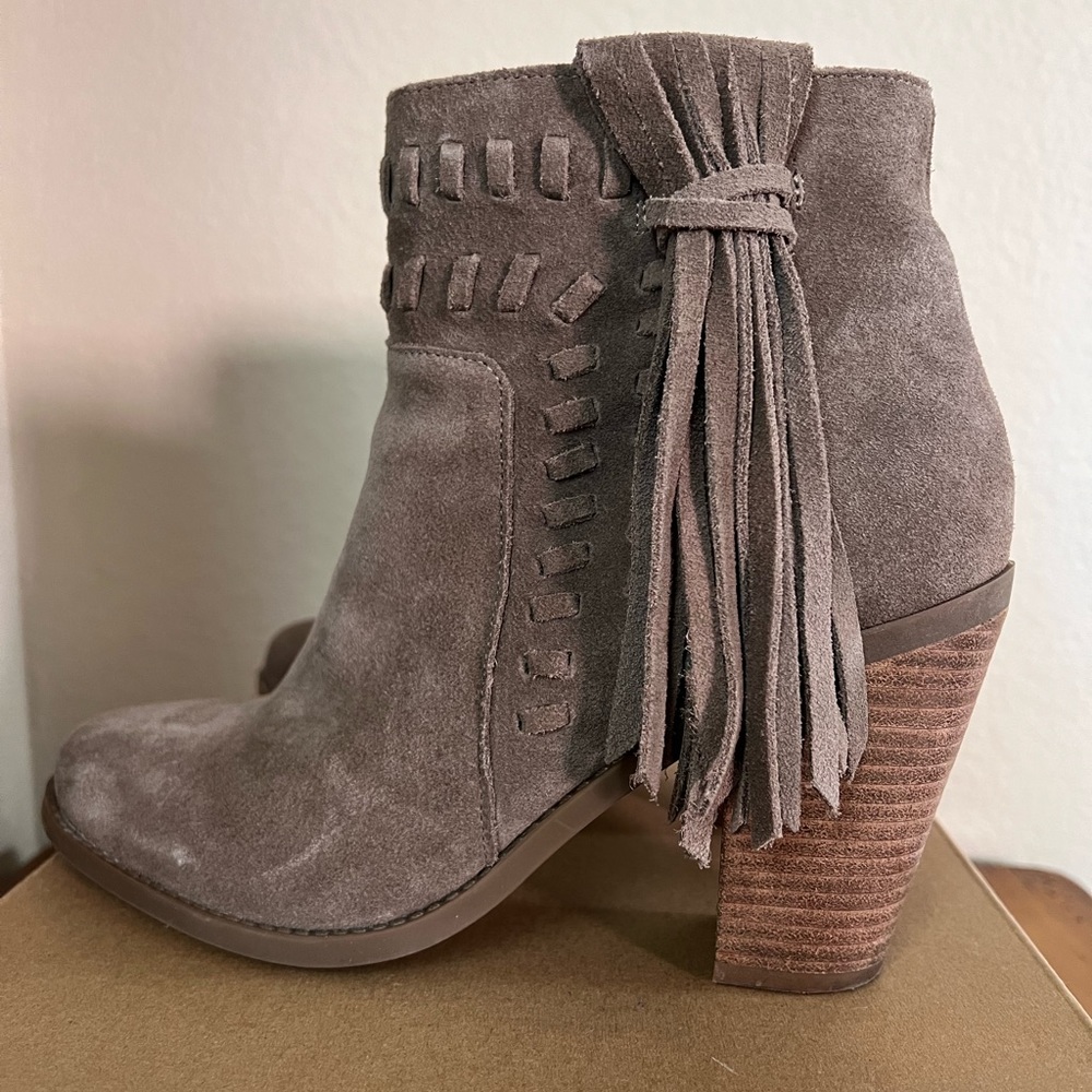 Jessica Simpson Boots Womens 8.5M Chassie Fringe Ankle Booties Heels Brown Suede